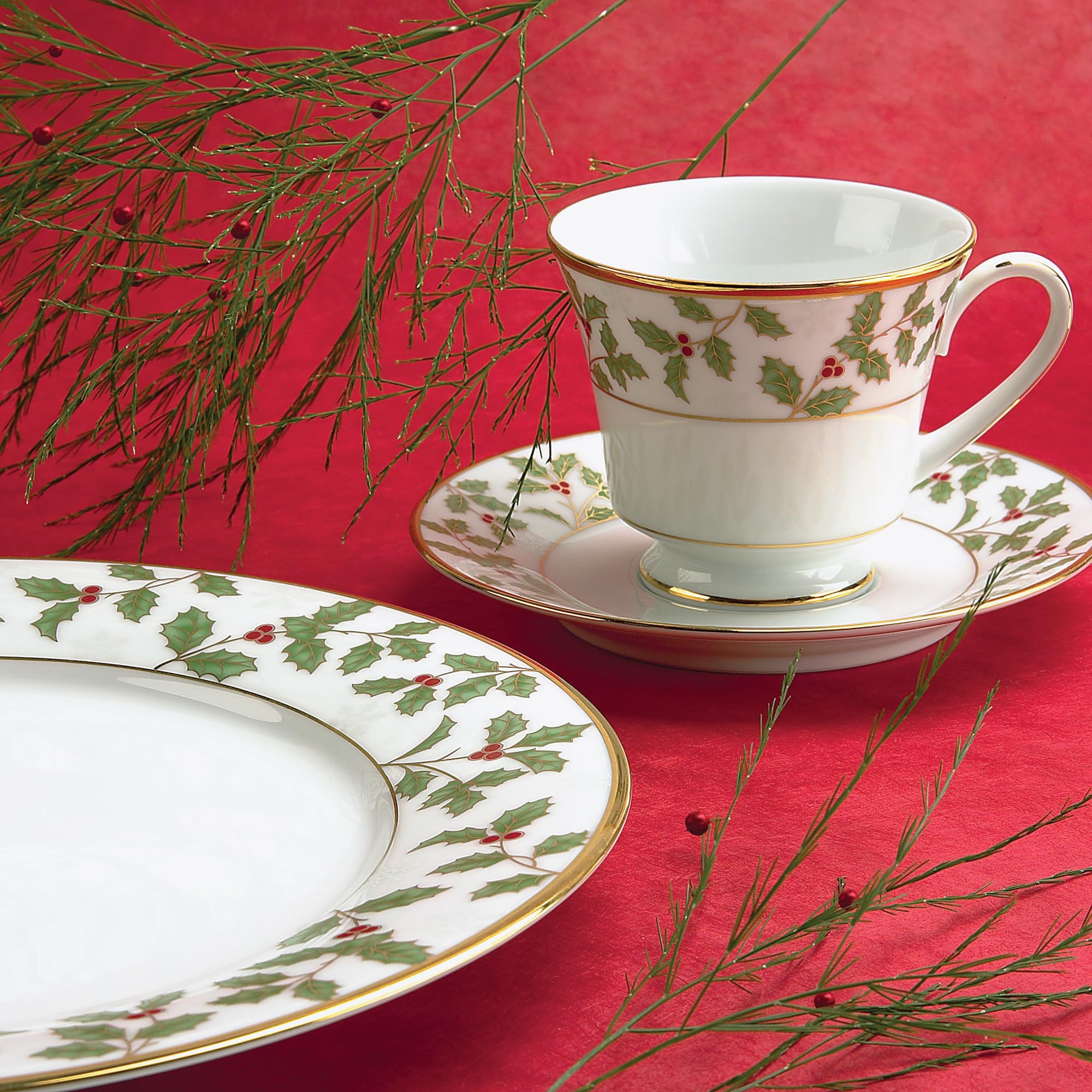 Amazon.com | Noritake Holly & Berry Gold Place Setting, Large, 5